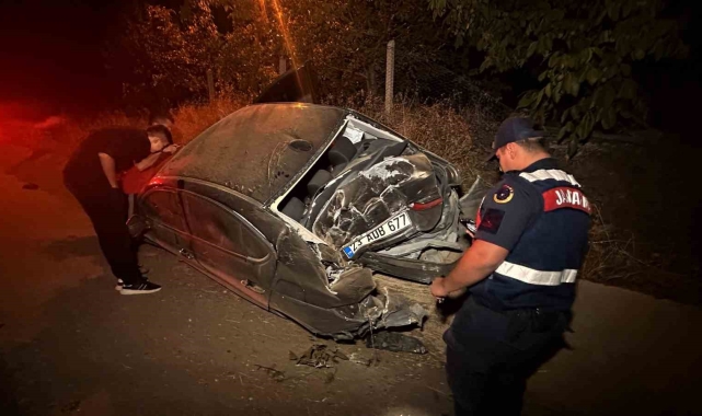 Elazığ'da kontrolden çıkan araç yoldan çıktı: 2'si ağır 3 yaralı
