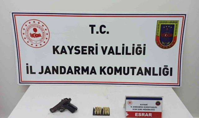 Gazinoda ruhsatsız tabanca ve uyuşturucu ele geçirildi