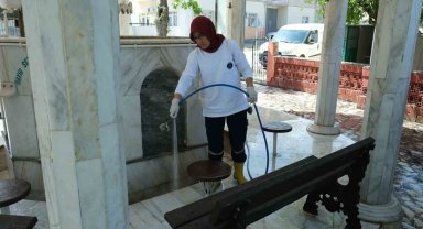 Kemer'de camilerde bayram temizliği