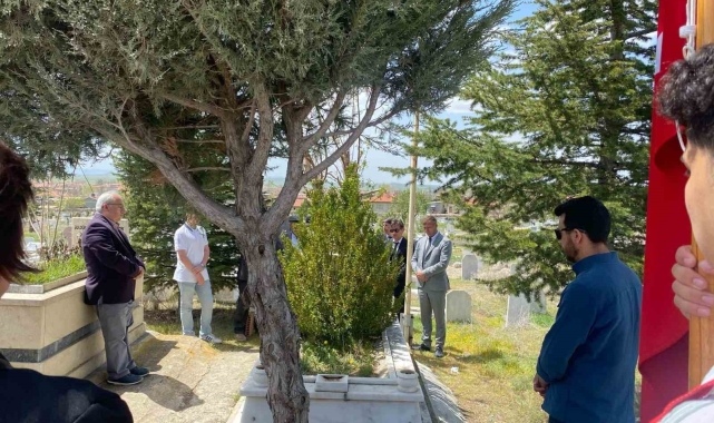 Afyon Lisesi'nden geleceğe kitap ve fidan bağışı