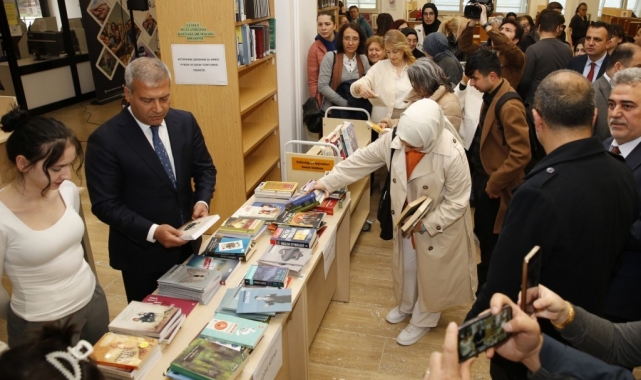Anadolu Üniversitesinde üreten Türkiye temasıyla kitap okuma etkinliği gerçekleştirildi