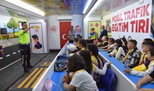 Boyabat'ta öğrenciler, Mobil Trafik Eğitim Tırı'nda trafik kurallarını öğrendi