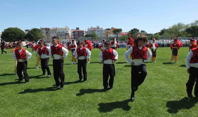 Burhaniye'de 23 Nisan Ulusal Egemenlik Ve Çocuk Bayramı coşkuyla kutlandı