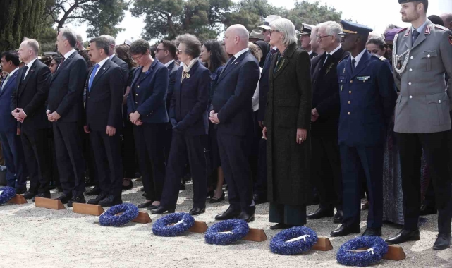 Çanakkale Kara Savaşları'nın yıl dönümünde Fransız ve İngiliz anıtlarında tören düzenlendi