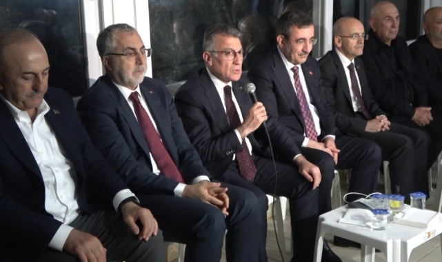 Cumhurbaşkanı Yardımcısı Yılmaz'dan Mevlüt Çavuşoğlu'na taziye ziyareti