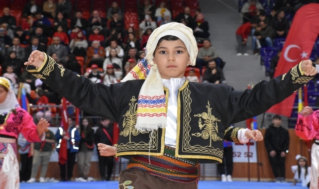 Karadeniz'de 23 Nisan Ulusal Egemenlik ve Çocuk Bayramı törenlerle kutlandı