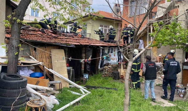 Kaynak makinesinden çıkan kıvılcım odunluğu yaktı