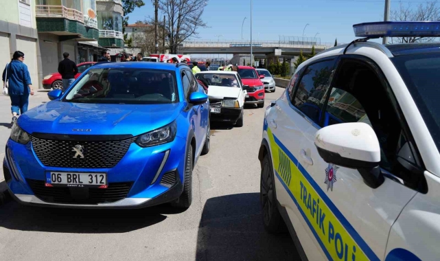 Kırıkkale'de zincirleme kazada anne ve 3 çocuğu yaralandı