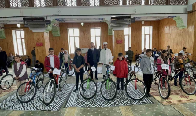 Malazgirt'te teravih namazı ve Kur'an kurslarına katılanlar ödüllendirildi