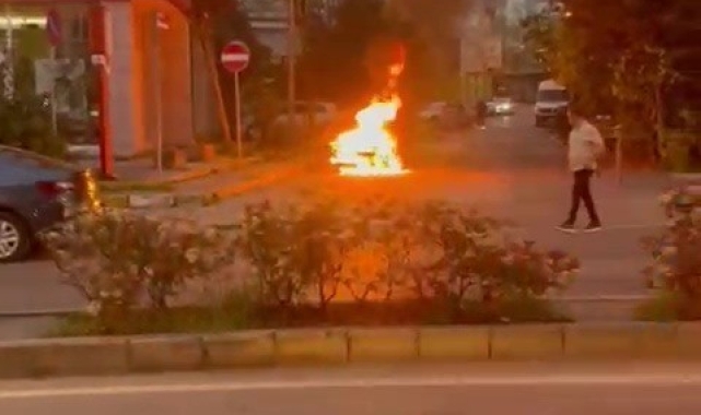 Pendik'te alev alan otomobil bomba gibi patladı