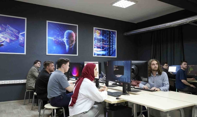 SUBÜ Bilişim Teknolojileri MYO'da yüksek kapasiteli bilgisayar laboratuvarı kuruldu