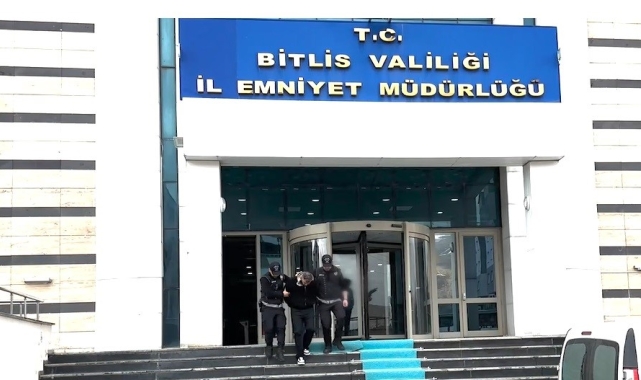 Yabancı uyruklu şahsın ayakkabısından uyuşturucu çıktı