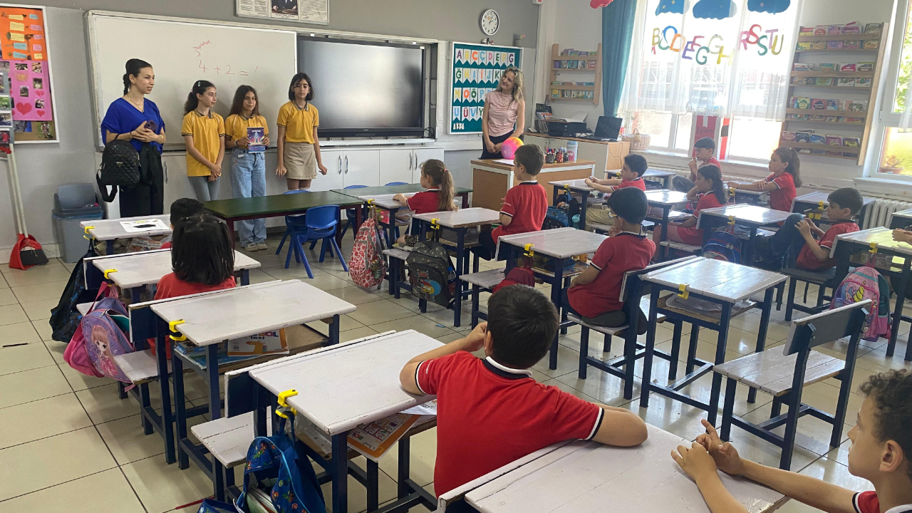 Minikler hayal dünyalarını kitap sayfalarına taşıdı