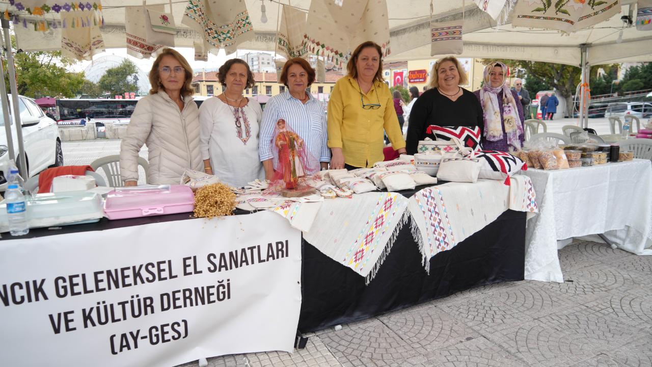 Sinoplular Cumhuriyet Meydanı’nda kültürlerini yaşattı