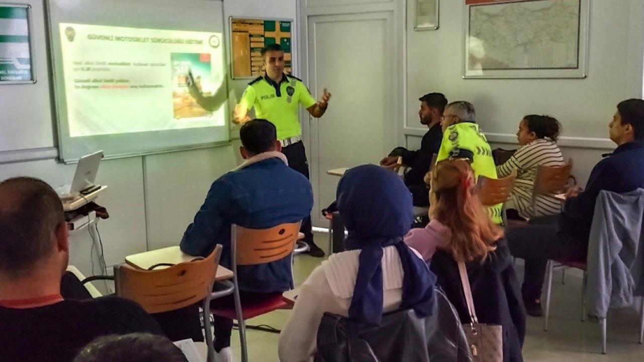 Sinop'ta sürücü adaylarına trafik eğitimi