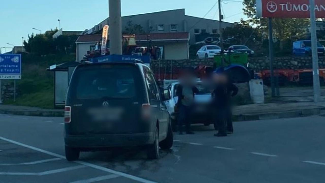 Sinop'ta kaza! Hafif ticari araç otomobile arkadan çarptı