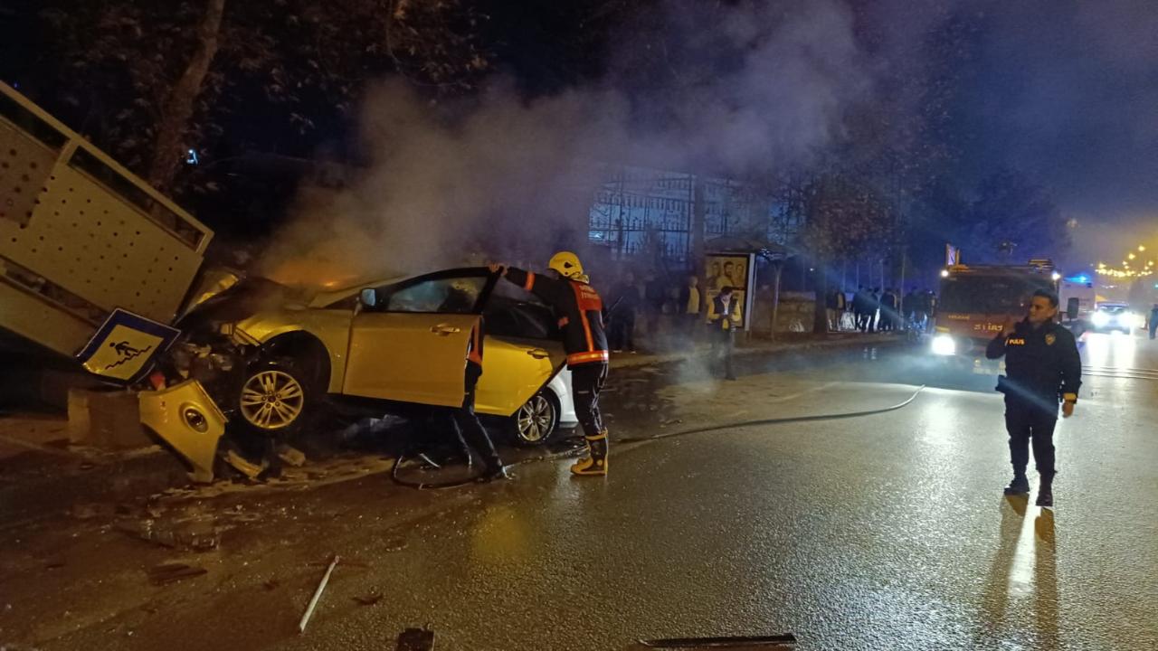Sinop'ta kaza yapan otomobil alev aldı! Ekipler zamanla yarıştı