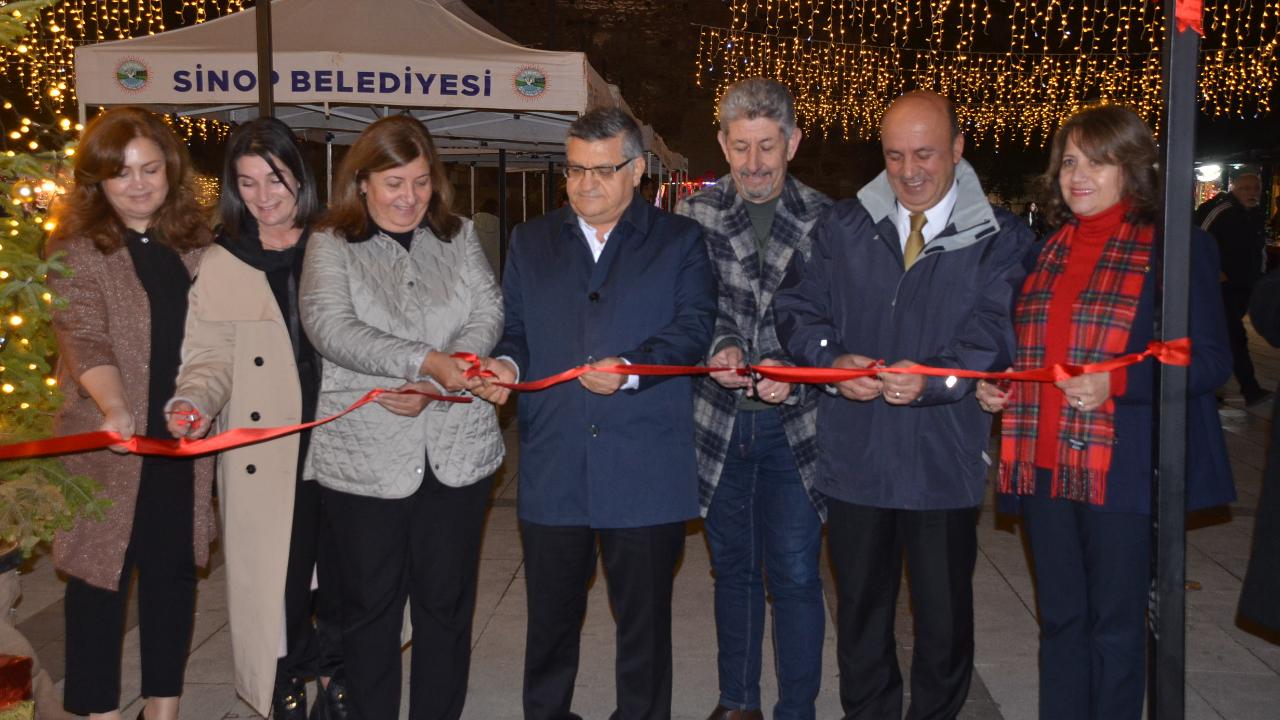 Sinop'ta renkli açılış: Yılbaşı Pazarı açıldı