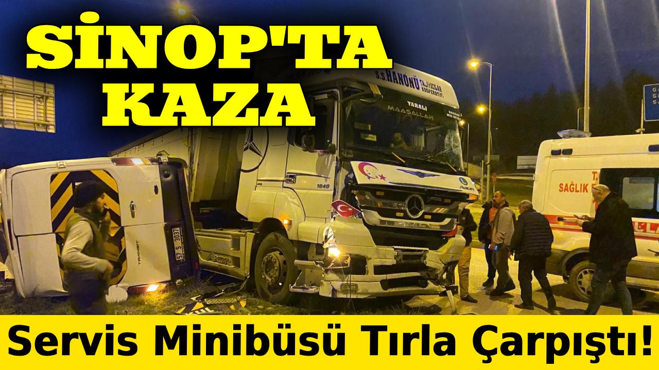 Sinop'ta tır ile çarpışan servis minibüsü şoförü yaralandı