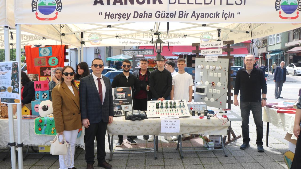 Ayancık'ta öğrencilerden meslek tanıtım sergisi
