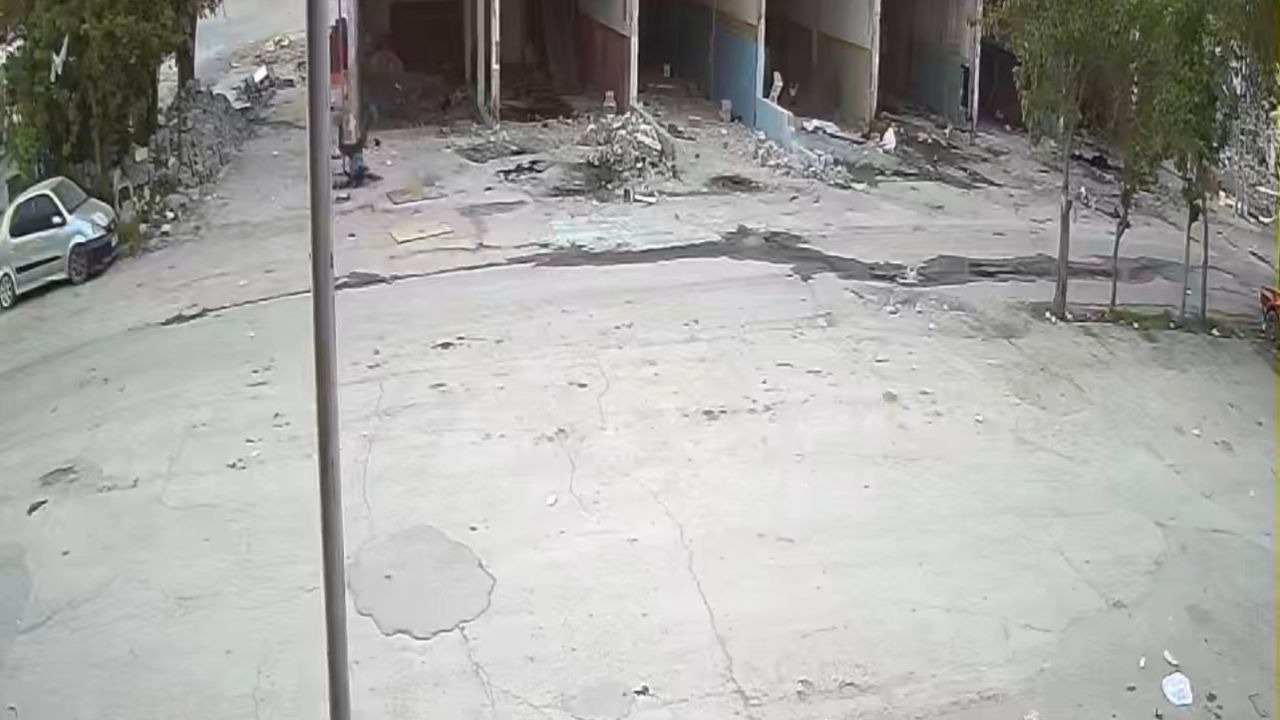 Aydınlatma direğinden düşen şahıs hayatını kaybetti