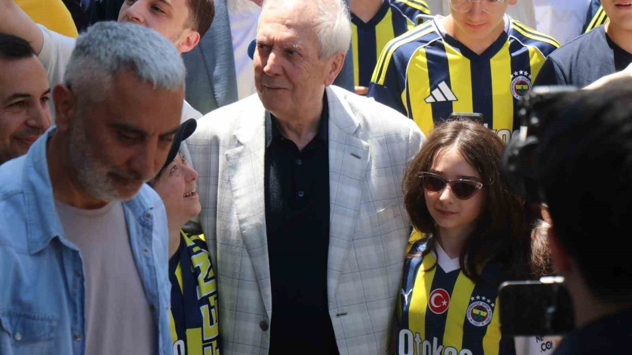 Aziz Yıldırım, Sakarya’da Fenerbahçeliler ile buluştu