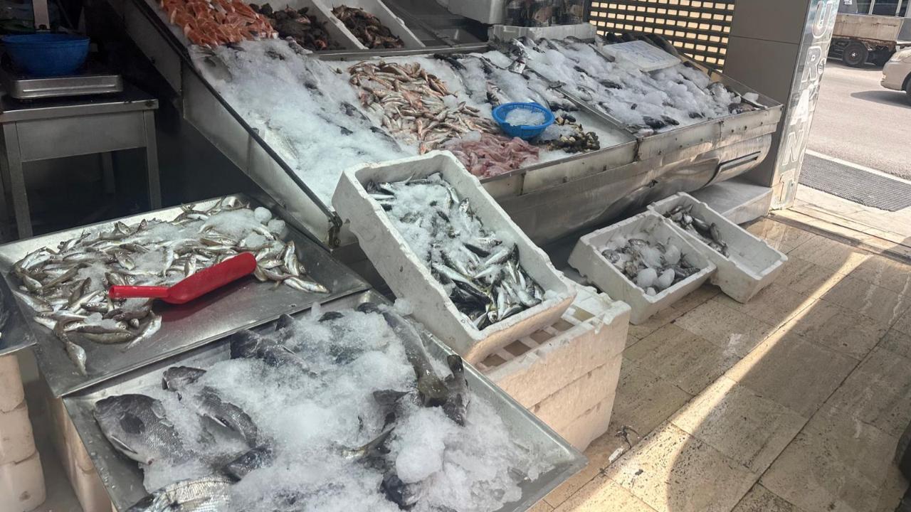 Balıkçı tezgahlarındaki satışlarda düşüş yaşanıyor