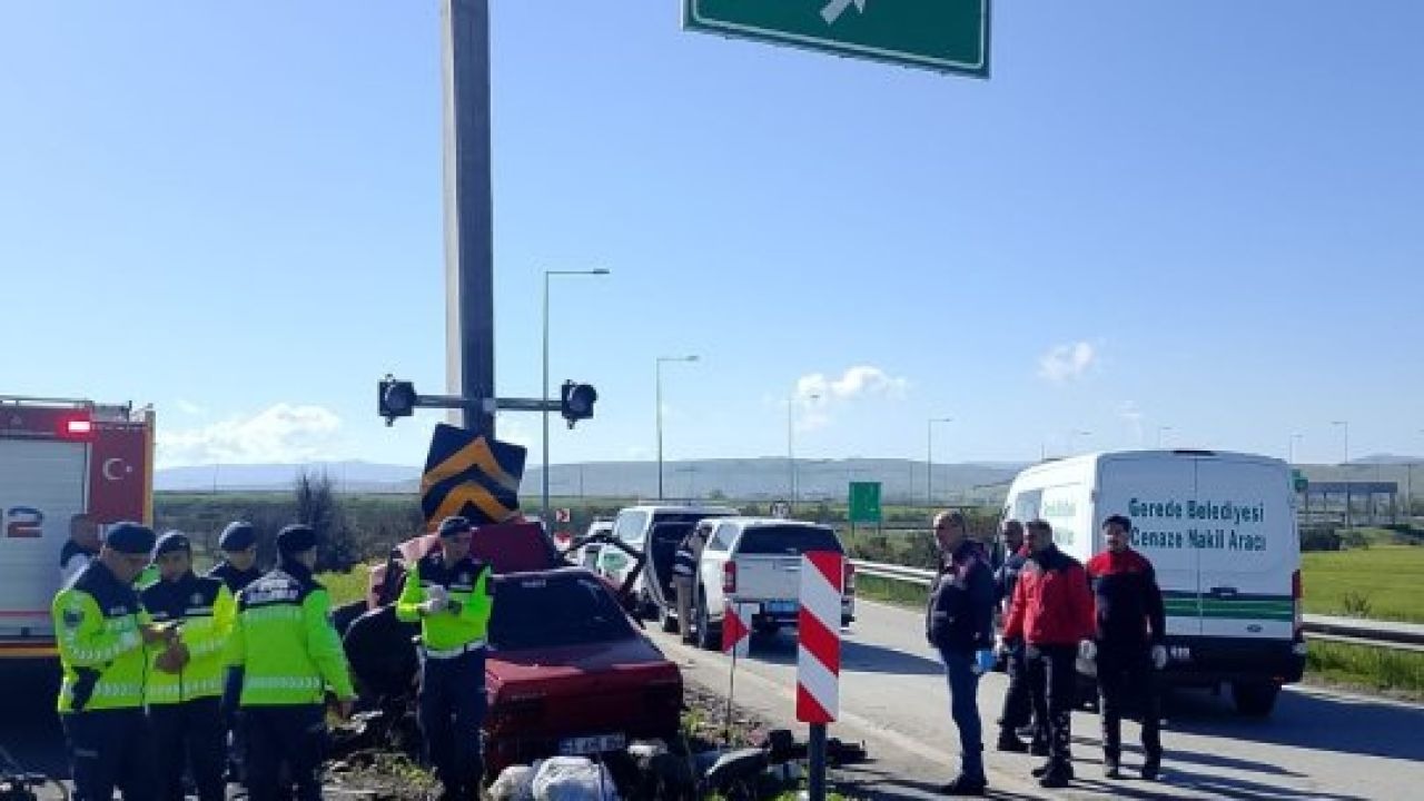 Bolu'da beton direğe çarpan otomobildeki karı koca öldü, kız çocuğu ağır yaralandı