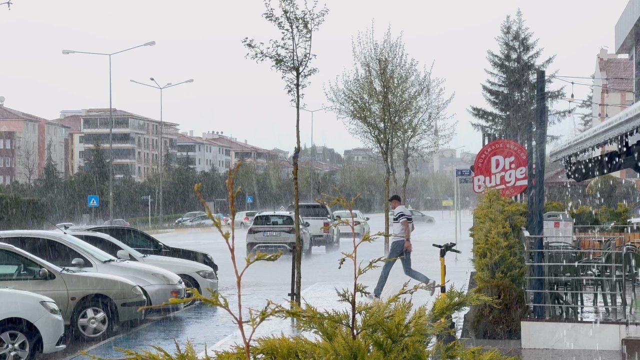 Çorum ve Kastamonu'da sağanak ve dolu etkili oldu