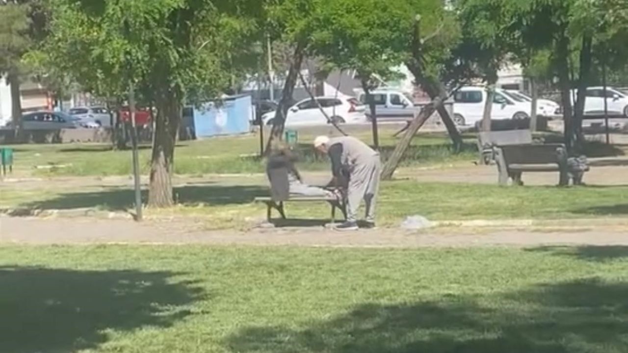 Diyarbakır’da amcalar yaşlarına aldırış etmeden parkta mekik çekti