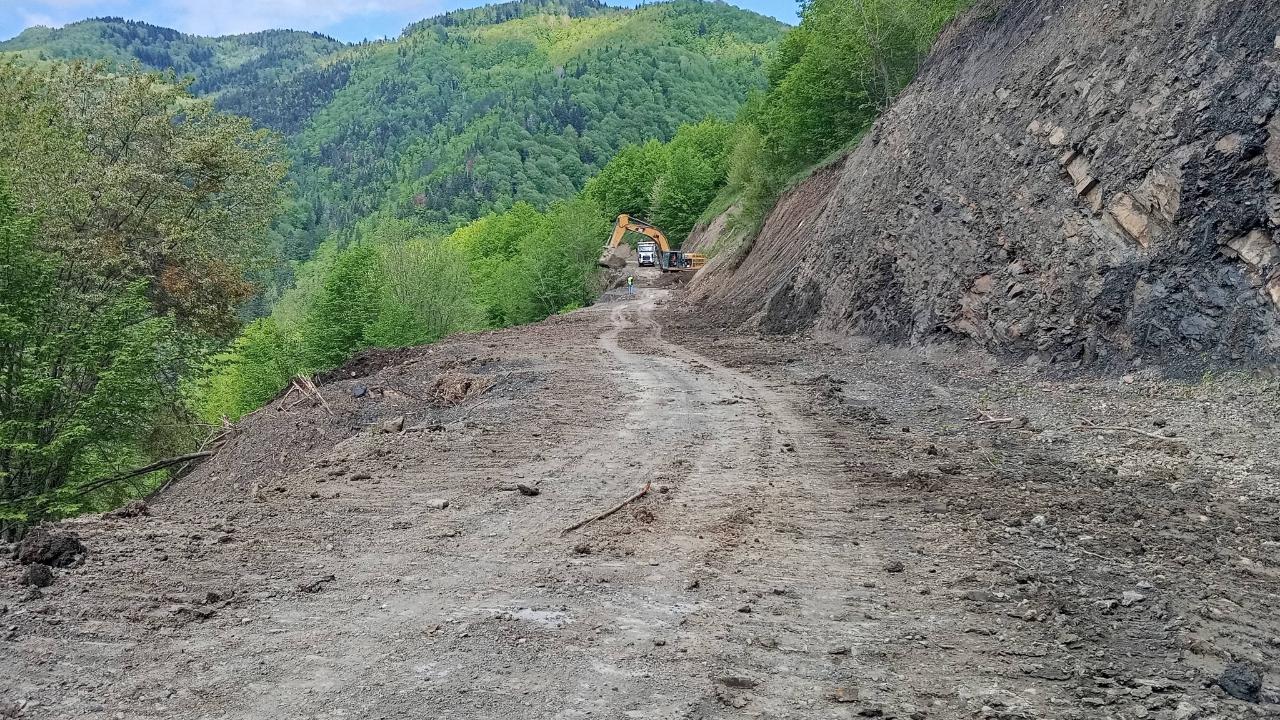 Erikli köyü’nde yol mesaisi sürüyor