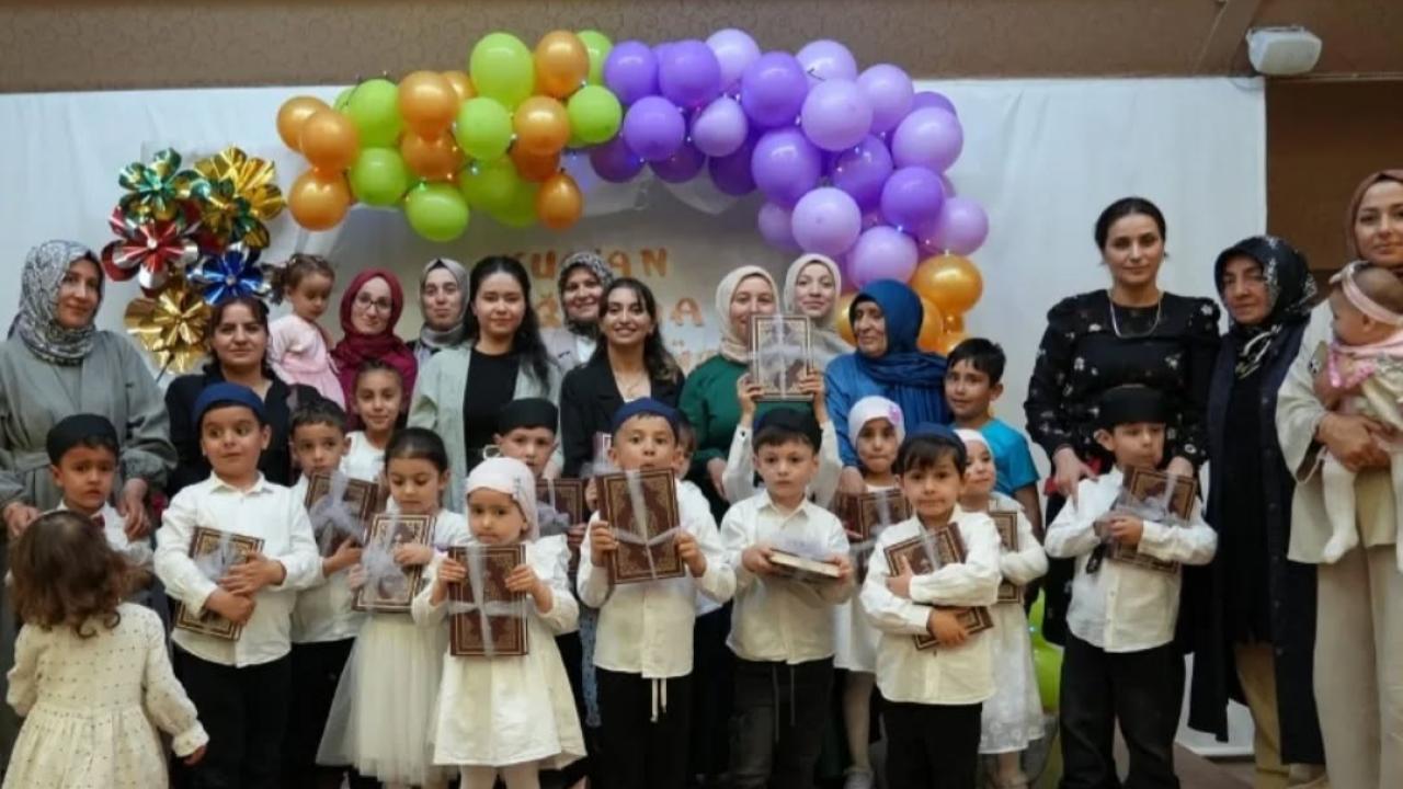 Gerze’de minik yürekler Kur’an-ı Kerim’e geçmenin sevincini yaşadı