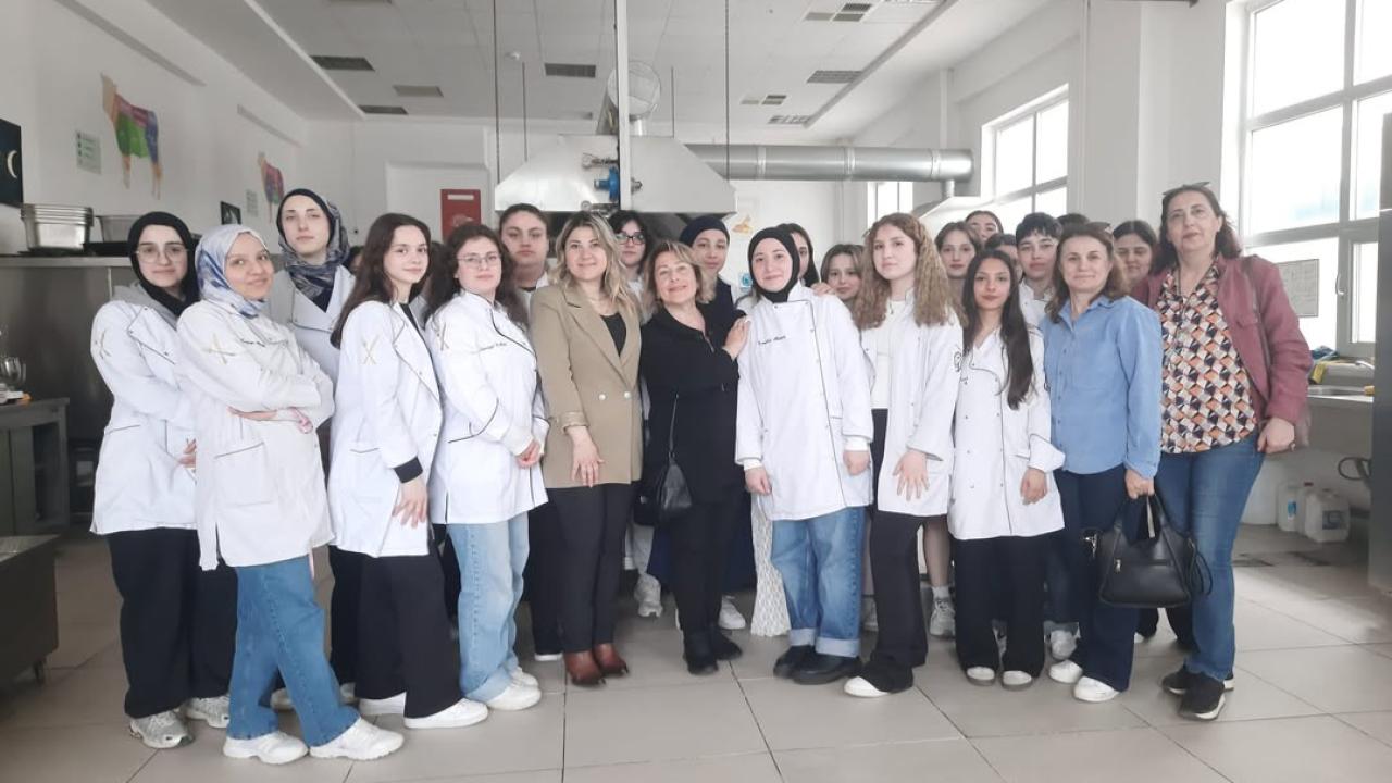 Lise öğrencilerinden Turizm Fakültesine ziyaret