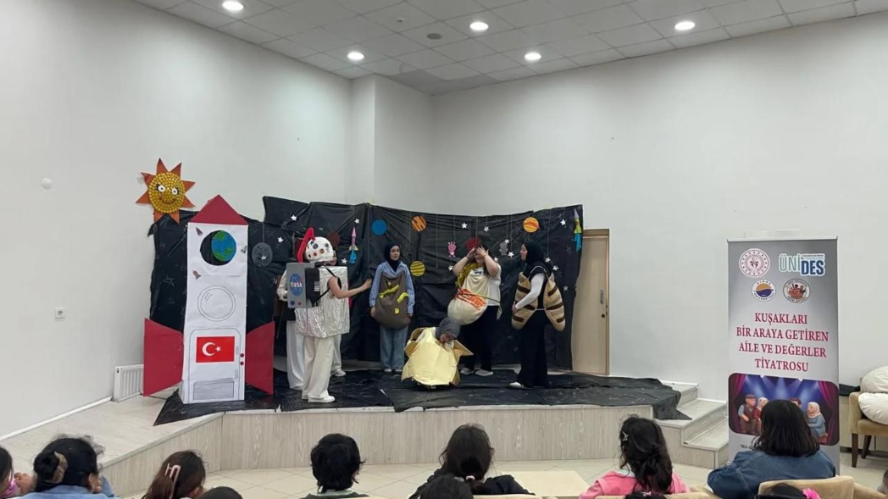 Sinop'ta aile bağları sahneye taşındı