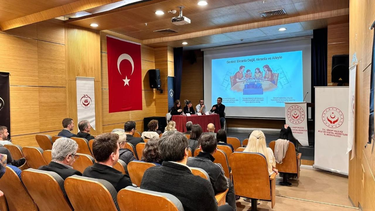 Sinop’ta “Gelenekten Geleceğe Aile” paneli düzenlendi