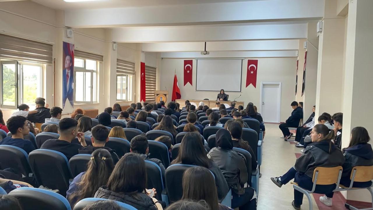 Sinop’ta “gençlik ve din” söyleşisi gerçekleştirildi