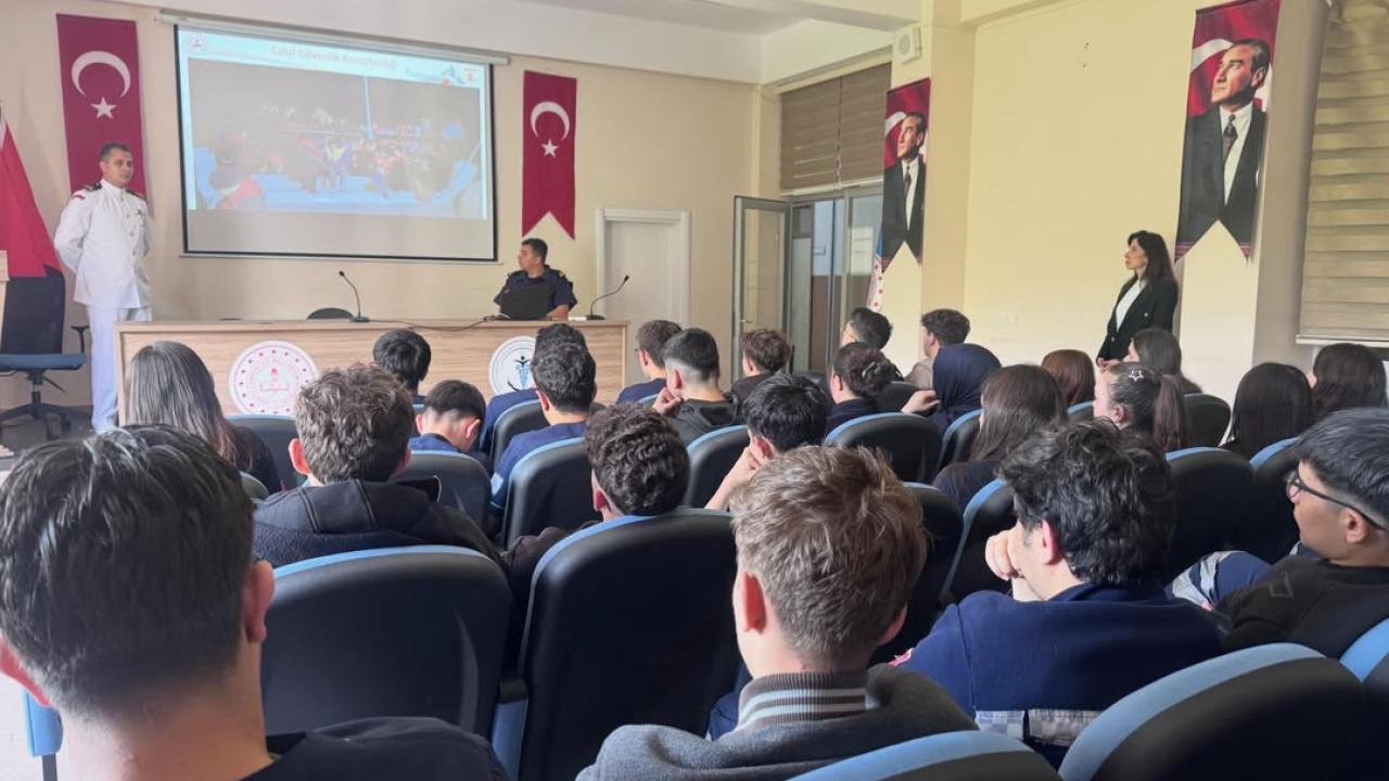 Sinop'ta öğrenciler denizlerin koruyucularıyla buluştu