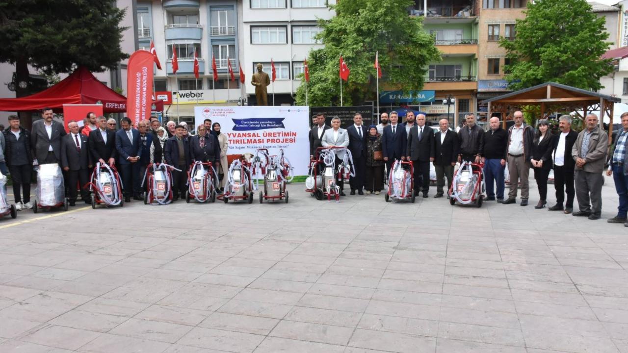 Sinop’ta üreticilere süt sağim makinesi desteği