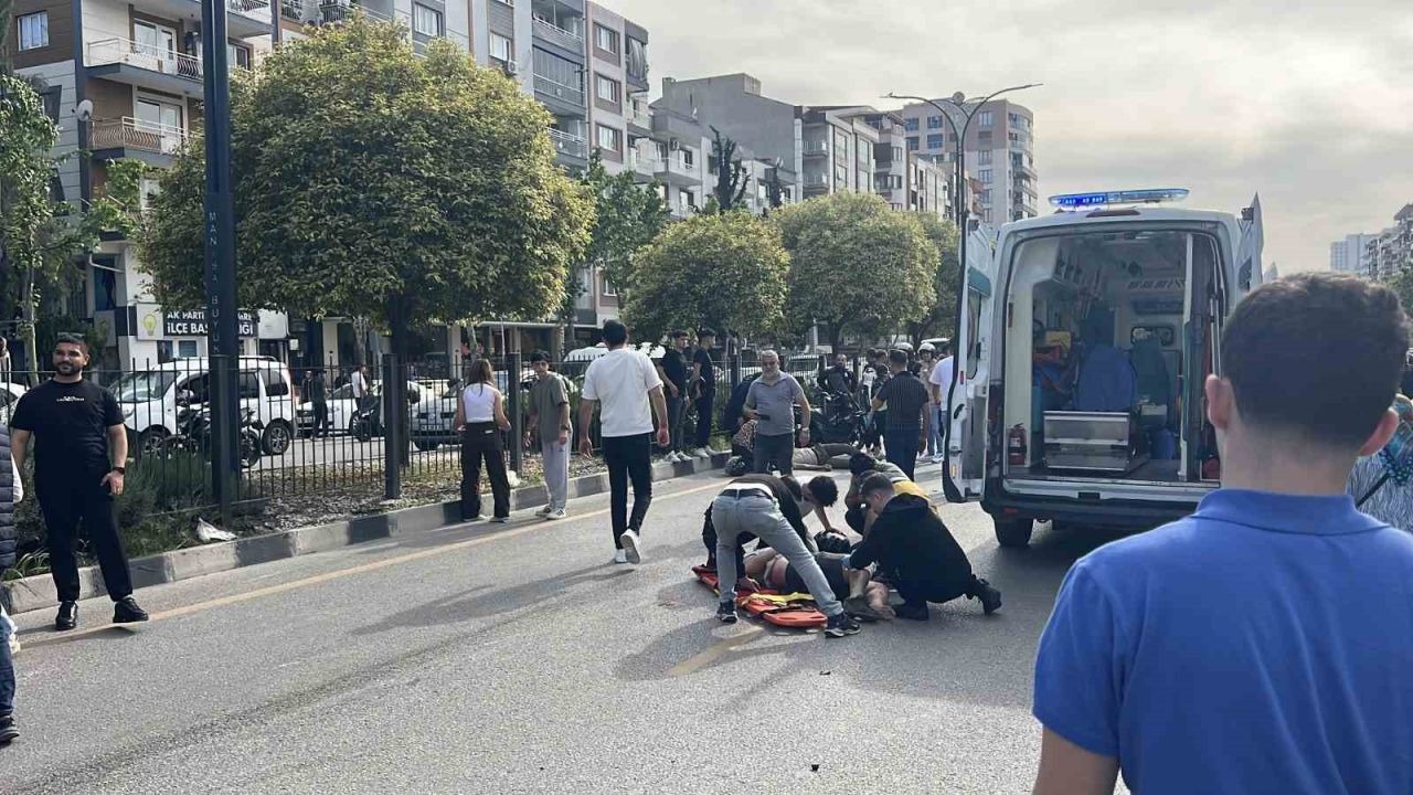 Üst geçitteki asansörde kurtarma çalışması yapılırken iki motosiklet çarpıştı: 2 yaralı