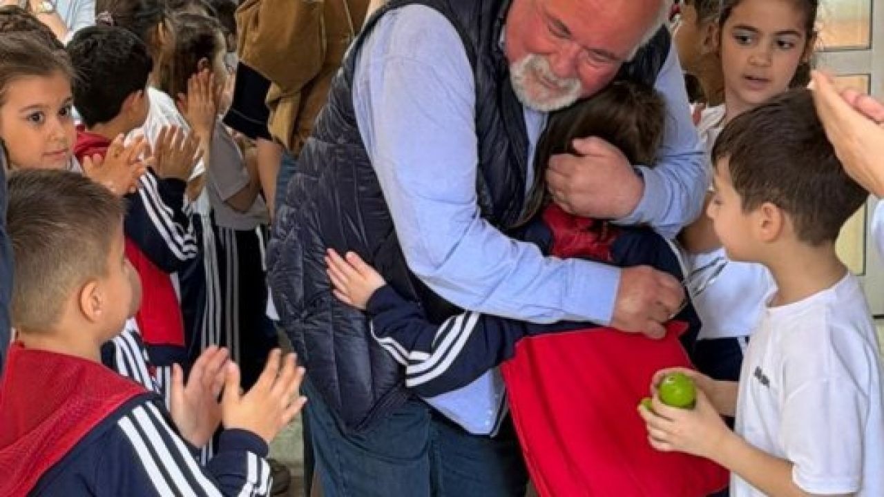 Zonguldak'ta emekli olan 43 yıllık öğretmene duygusal veda