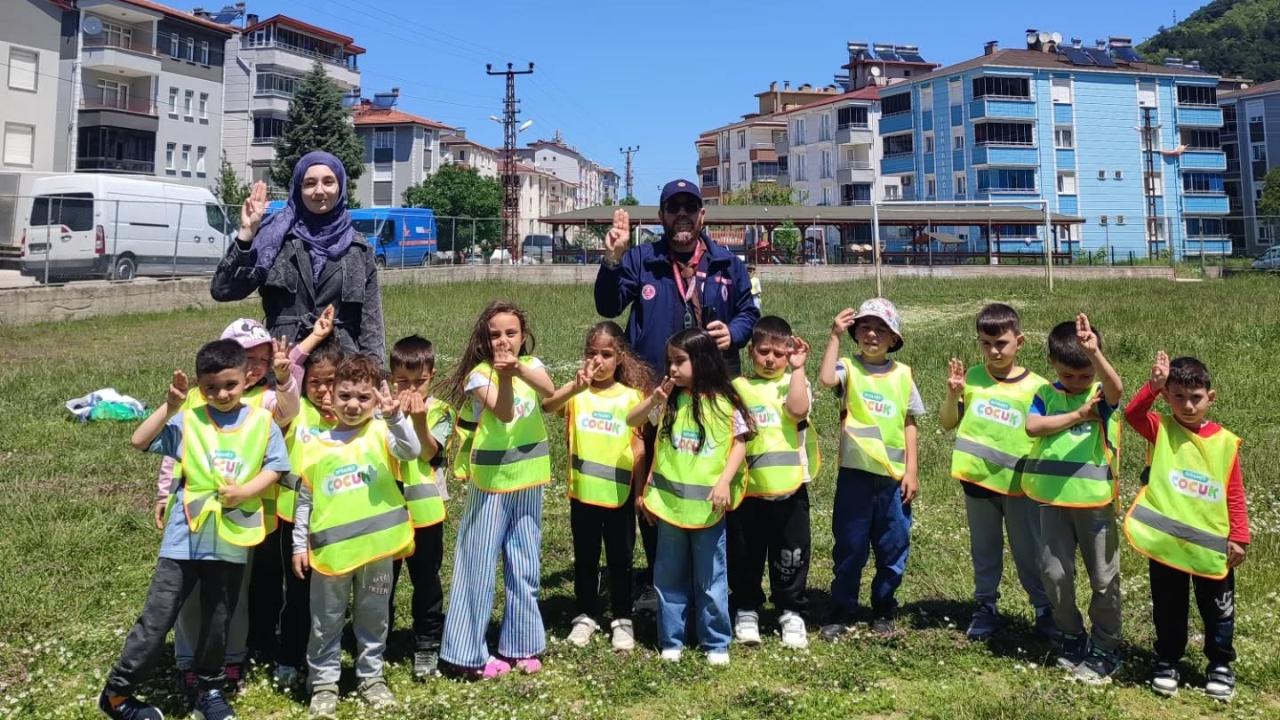 Ayancık'ta minik yürekler izcilikle tanıştı