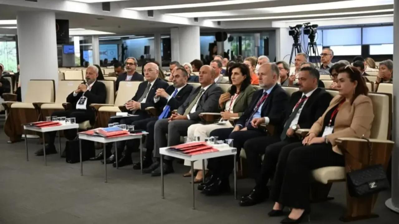 Başkan Gürbüz, Kent Konseyleri Çalıştayı’na katıldı