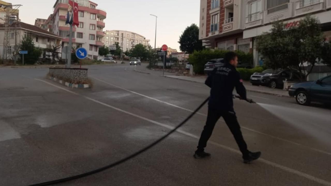 Caddeler tazyikli suyla yıkandı