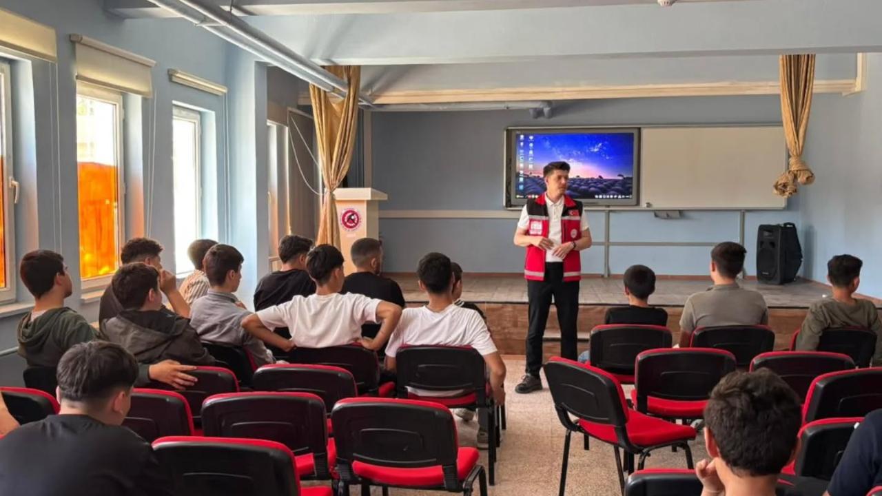 Durağan’da gençlere dijital güvenlik eğitimi