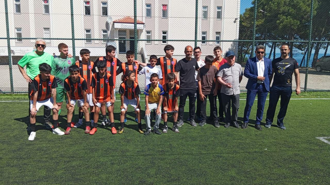 İmam hatiplerde kardeşlik ve spor ruhu sahaya yansıdı