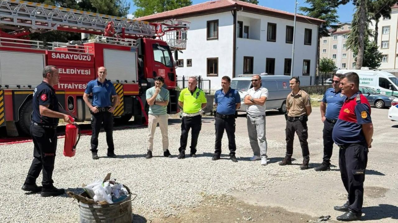 Saraydüzü'nde emniyet personeline uygulamalı yangın eğitimi