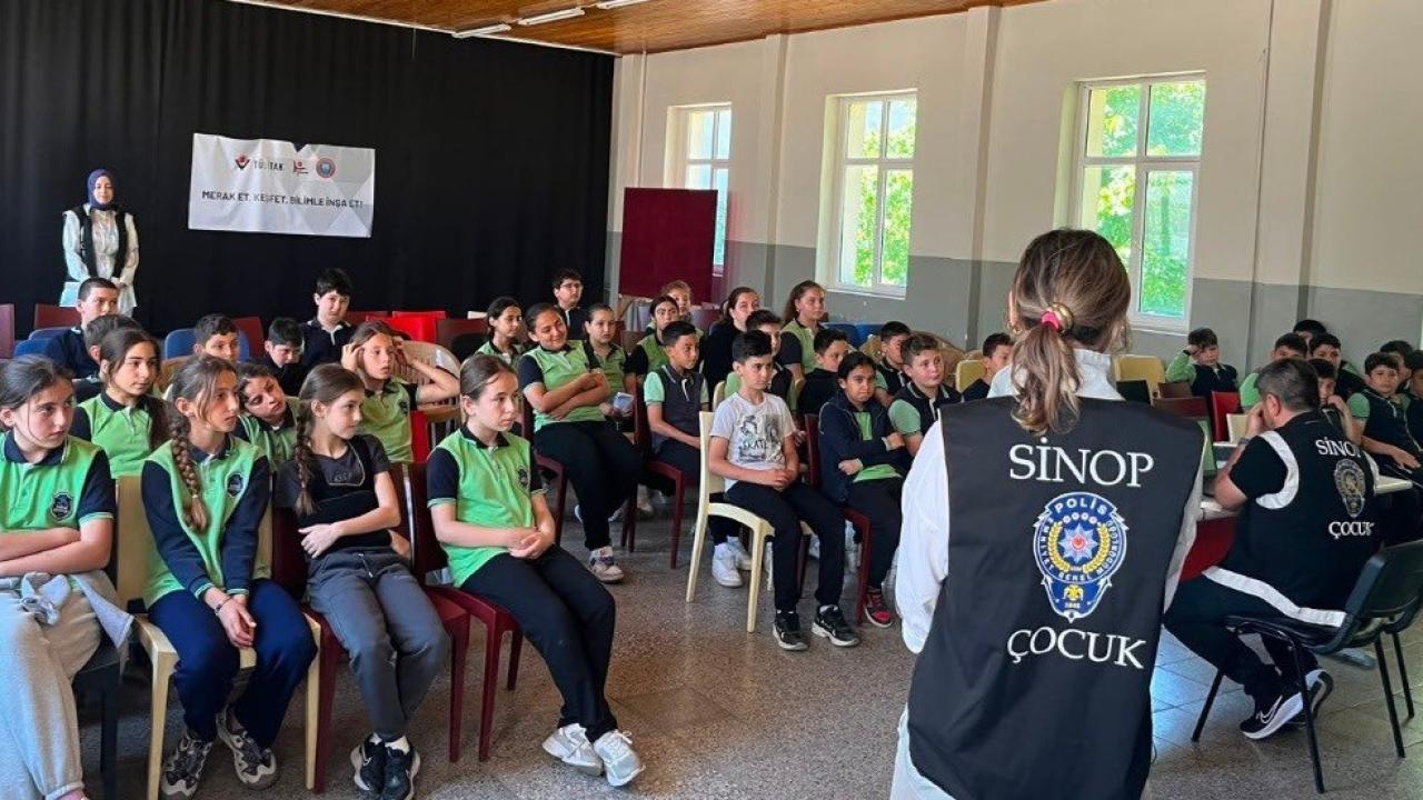 Sinop polisi öğrencileri bilinçlendirdi