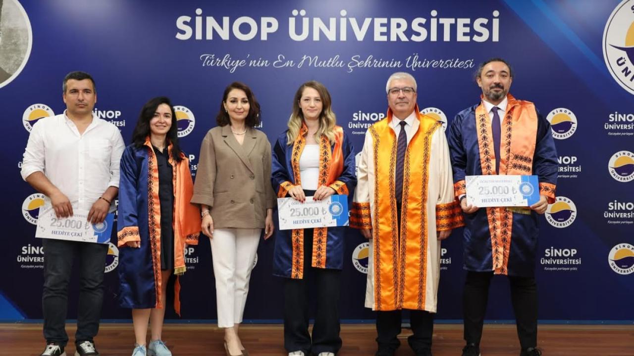 Sinop Üniversitesinde akademik başarı ödülleri sahiplerini buldu
