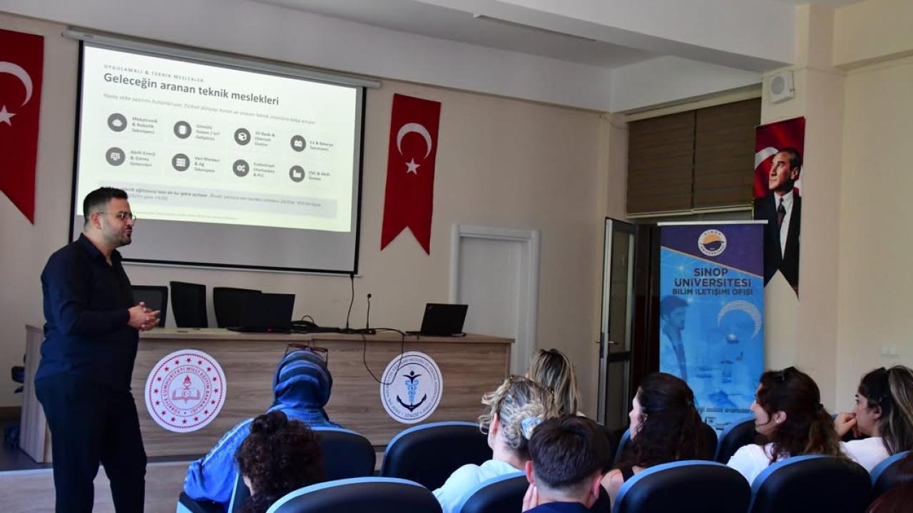 Sinop Üniversitesi'nden liselilere yapay zekâ ve gelecek söyleşisi