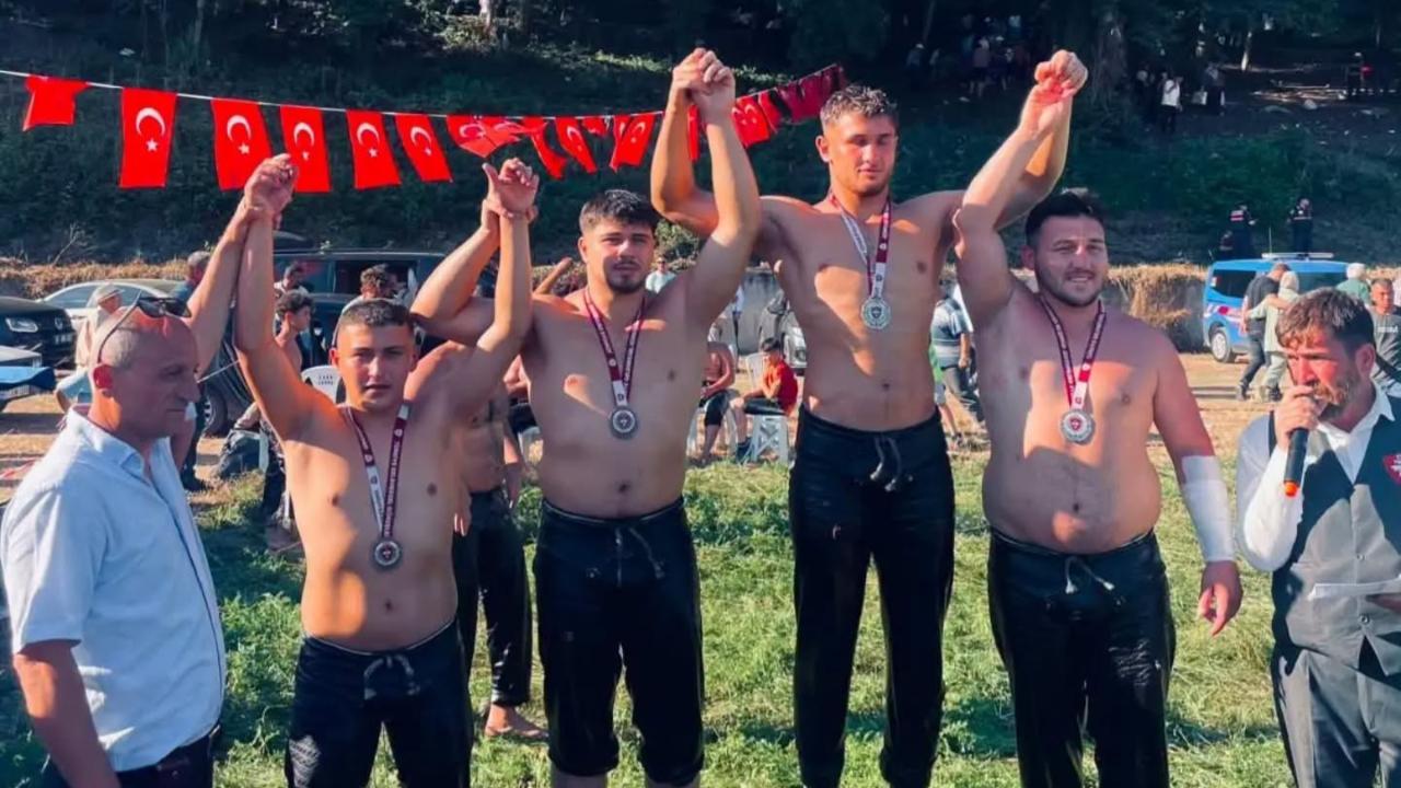 Sinoplu pehlivanlar Zonguldak'tan derecelerle döndü